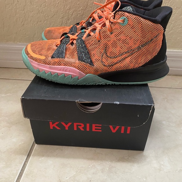 Youth Kyrie 7 - Picture 4 of 5